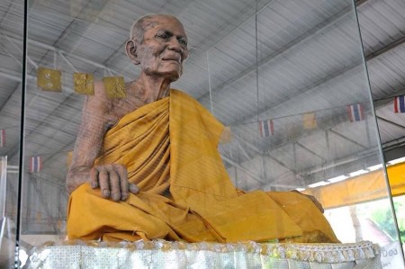 龙婆通Wat Rachyota，与崇迪阿赞多大师是同一个时代的高僧